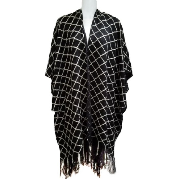NEW - Ruana Wrap Black & White Cape Knit Shawl Fringe - Picture 2 of 3